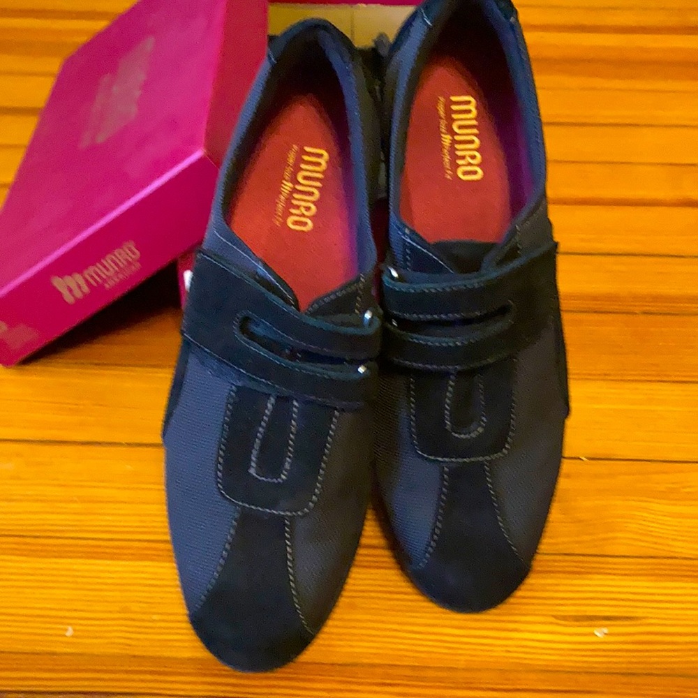 Brand new Munro sneakers size 9
